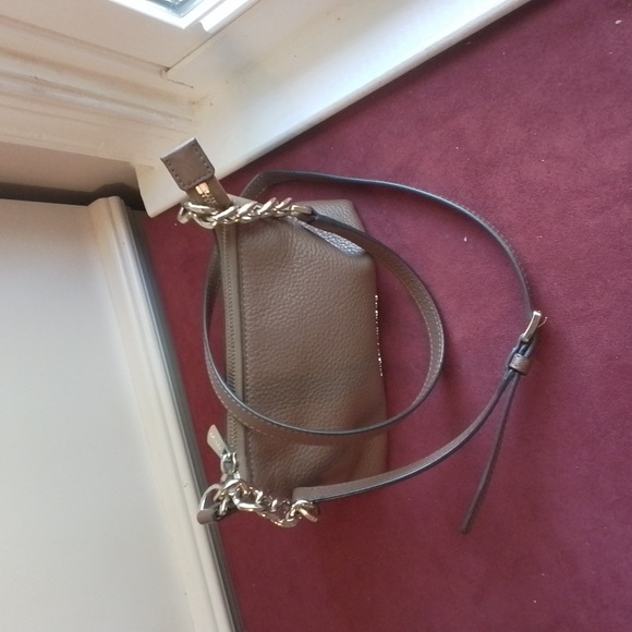 Michael Kors Tan Leather Crossbody 😍 Excellent Condition - Picture 4 of 9